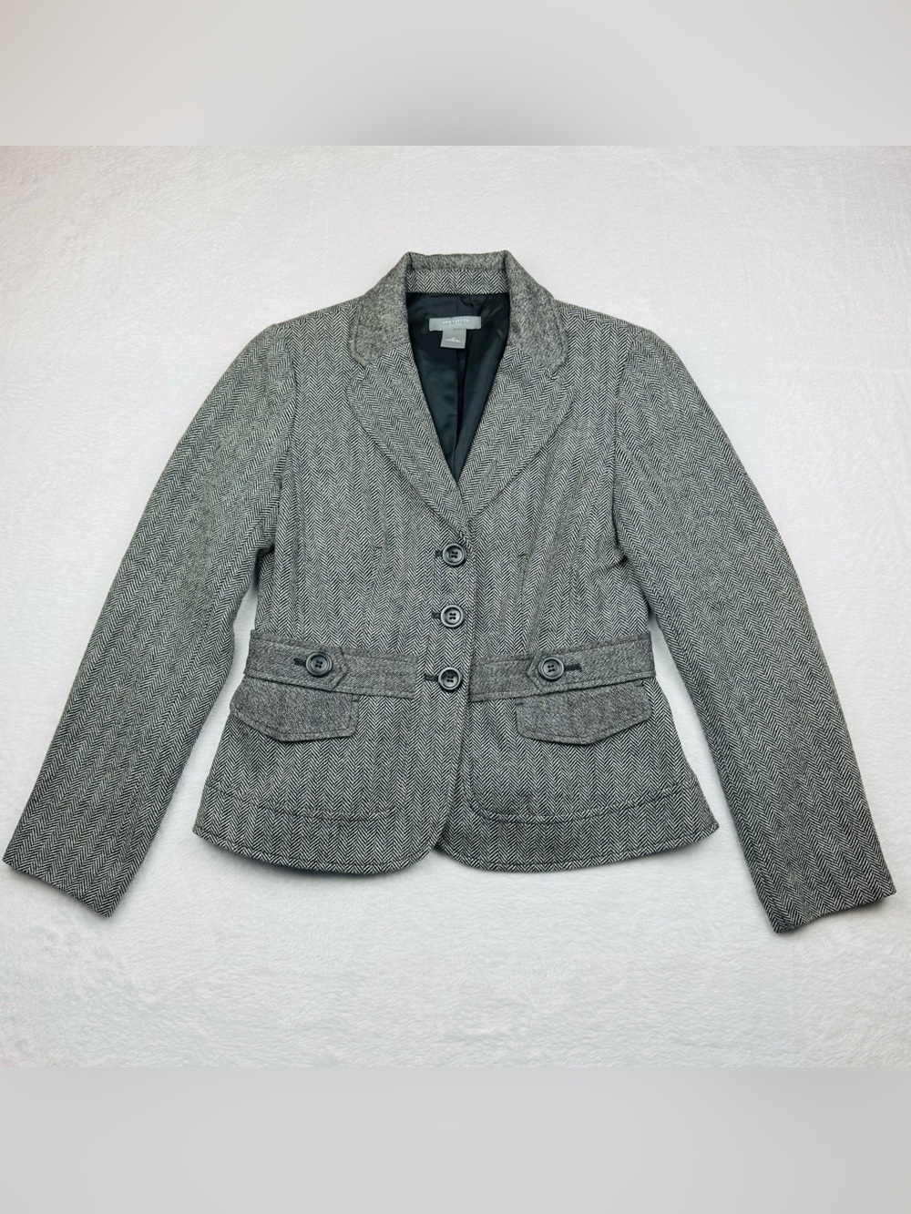 Ann Taylor Gray Herringbone tweed-style blazer. Women’s size 6P. Wool blend.